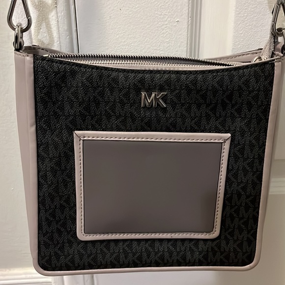 NWOT MICHAEL KORS PURSE !!! 🔥🔥🔥🔥🔥 - Picture 2 of 8